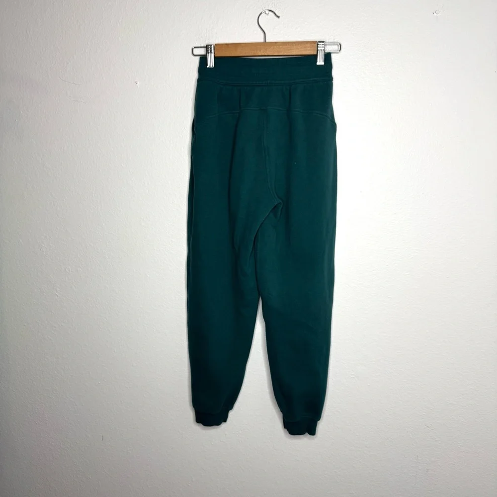 Lululemon Green Jasper Scuba Relaxed-Fit‎ High-Rise Jogger - Picture 2 of 7